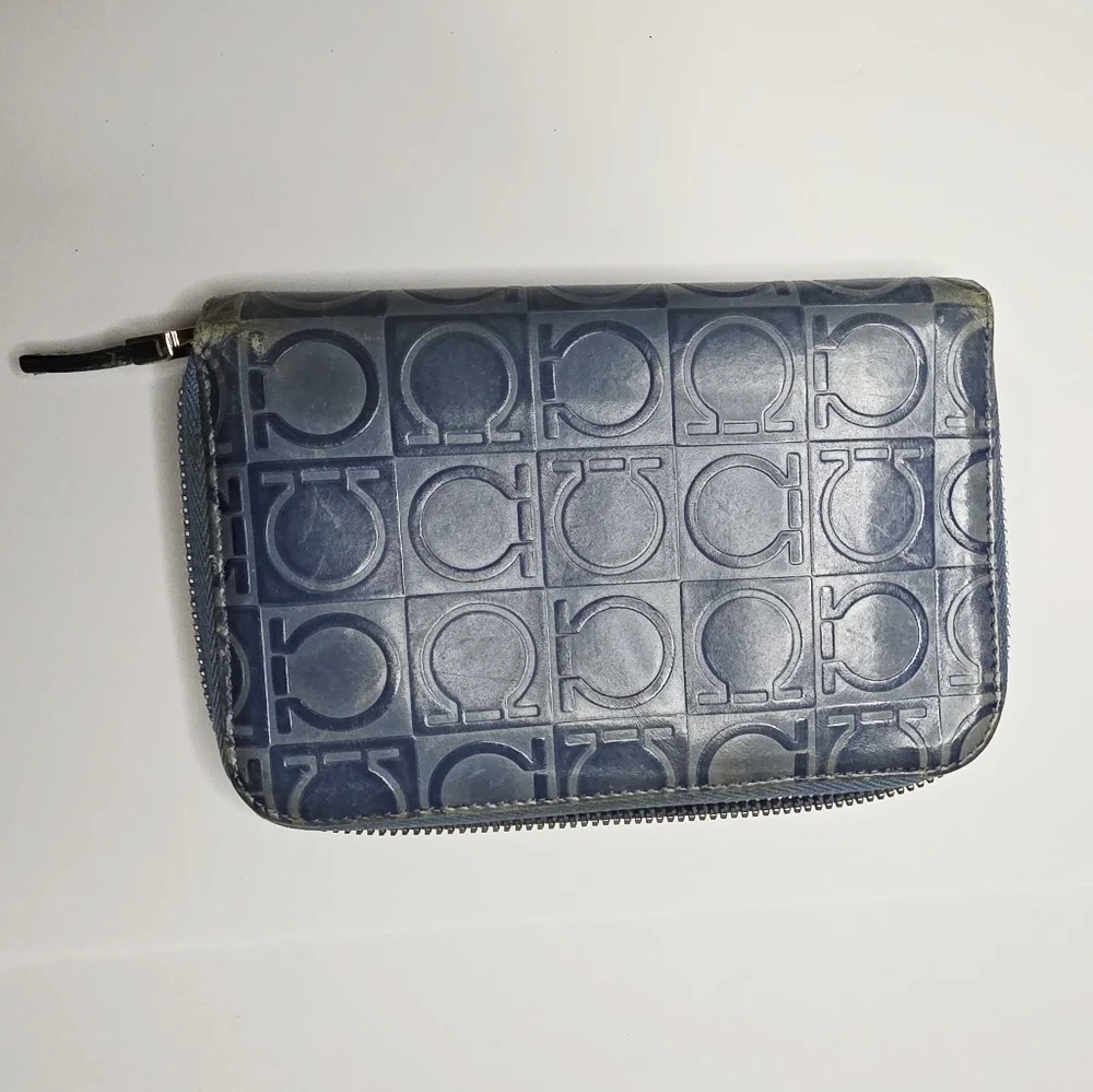 Salvatore Ferragamo Light Blue Leather Wallet - Picture 2 of 13